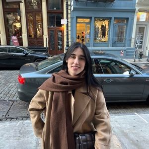 Meet your Posher, Maria